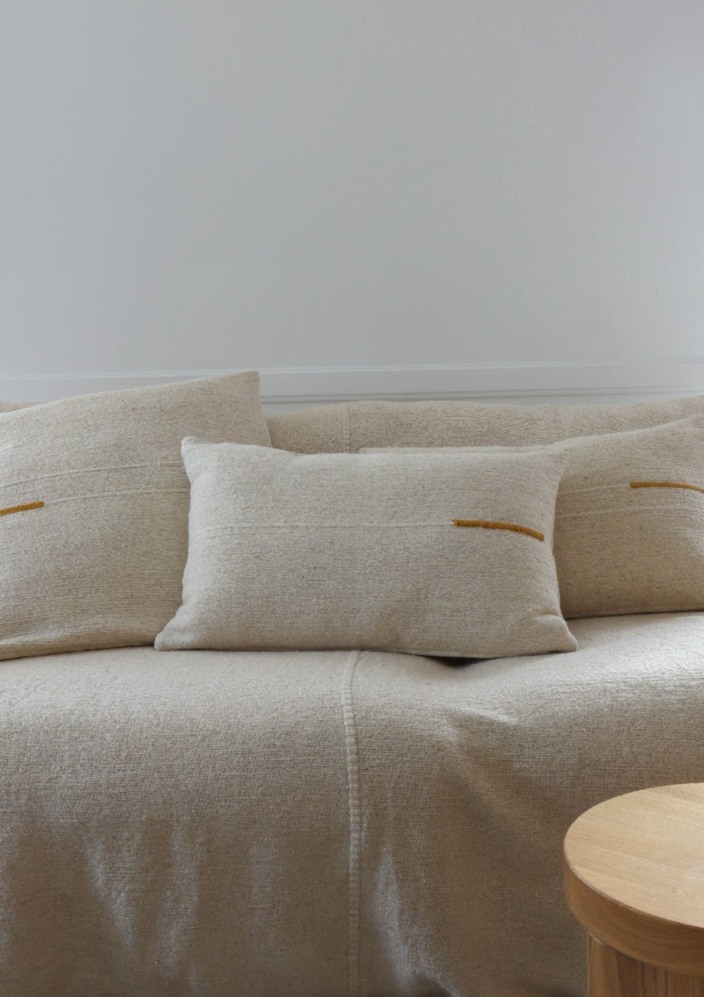 Coussin Séma Ocre Ligne Blanche